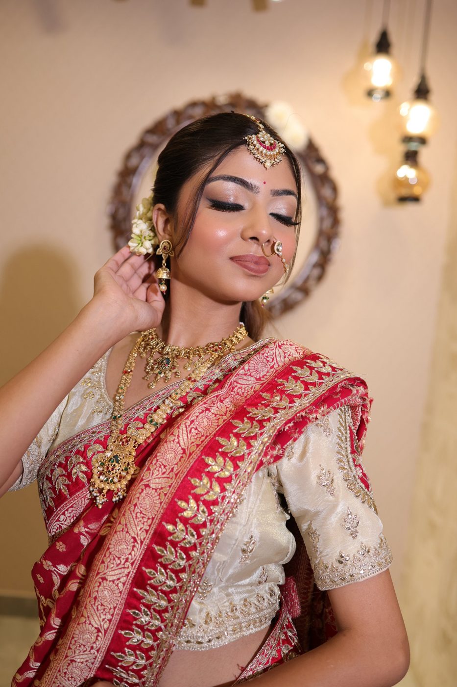 Red and ivory Banarasi saree bridal look