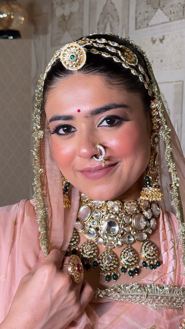 Peach bridal look with kundan choker and borla